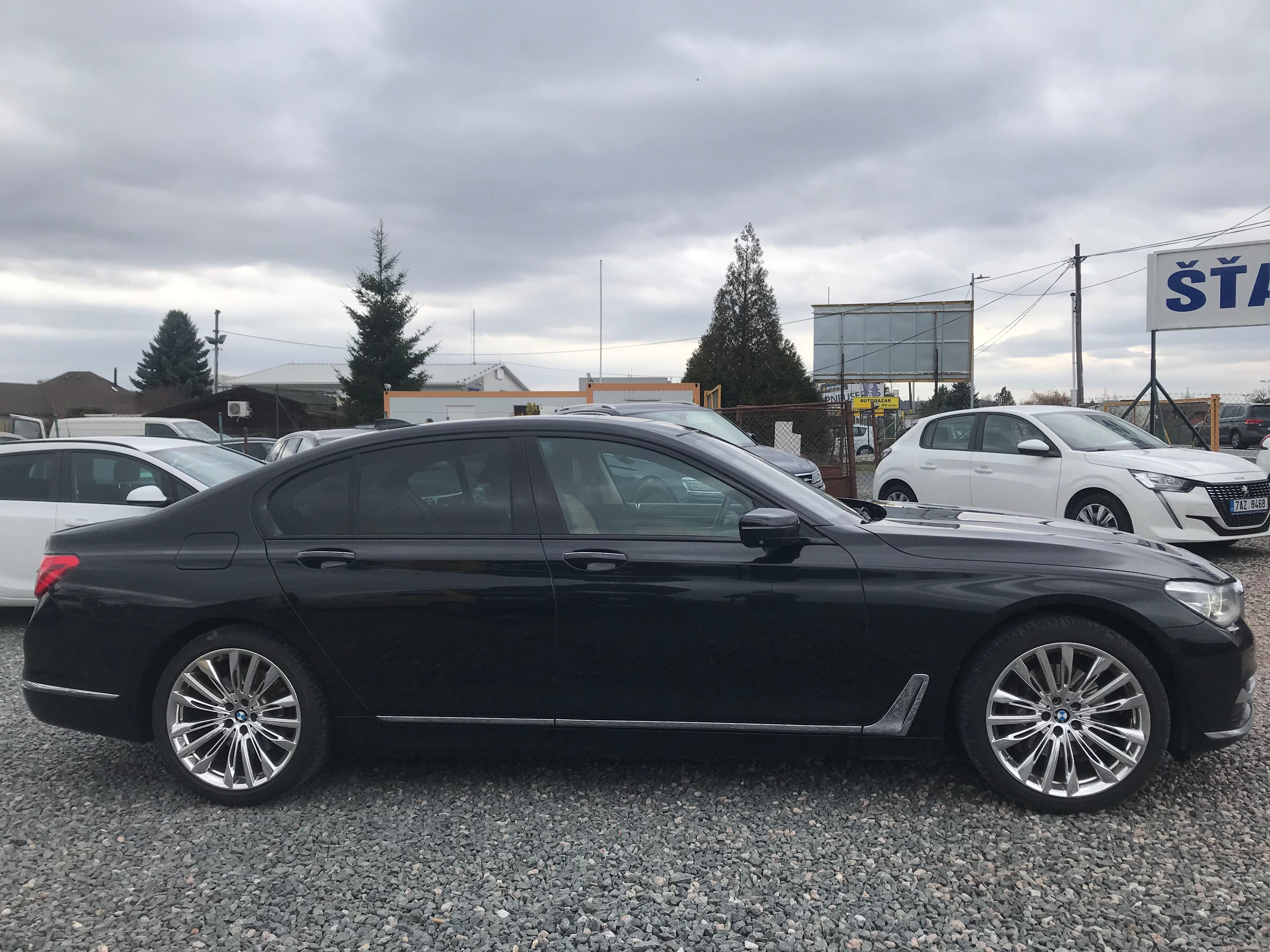 BMW Řada 7, 730D X-DRIVE ,360,HUD,ČR,DPH.. - fotka 6