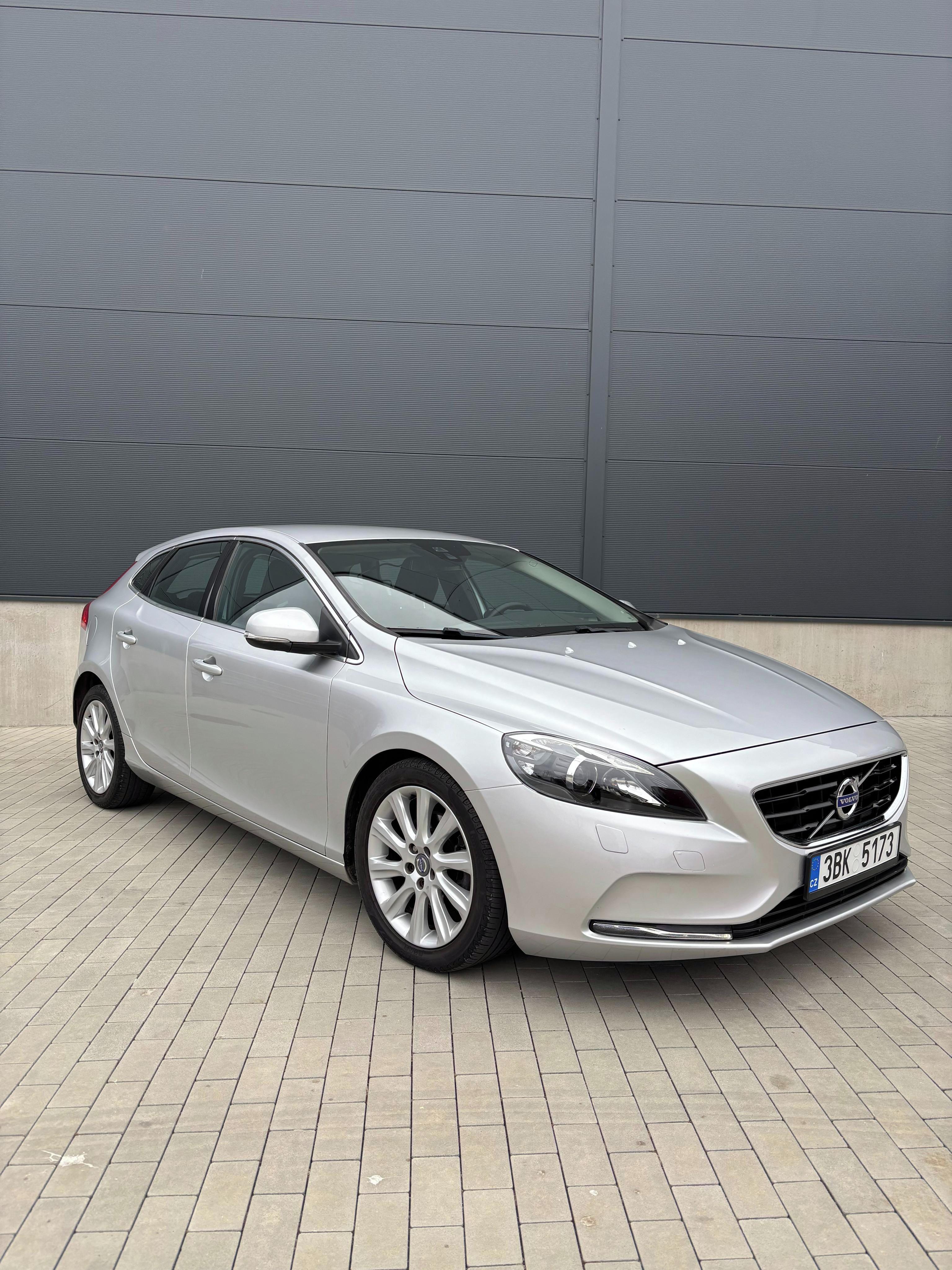 Volvo V40, Volvo V40 D2
