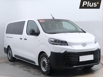 2.0 D-4D, Kombi, 8 míst, L2