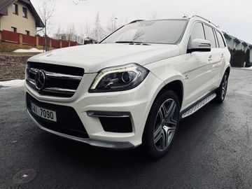 Mercedes Benz GL63 AMG 560PS