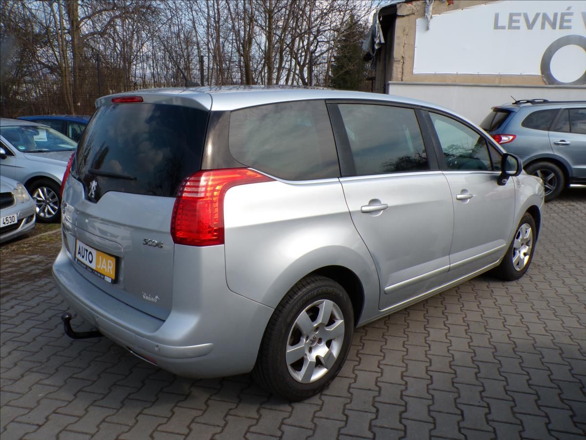 Peugeot 5008, 1,6 HDi  7.MÍST,TAŽ.ZAŘ. - fotka 4