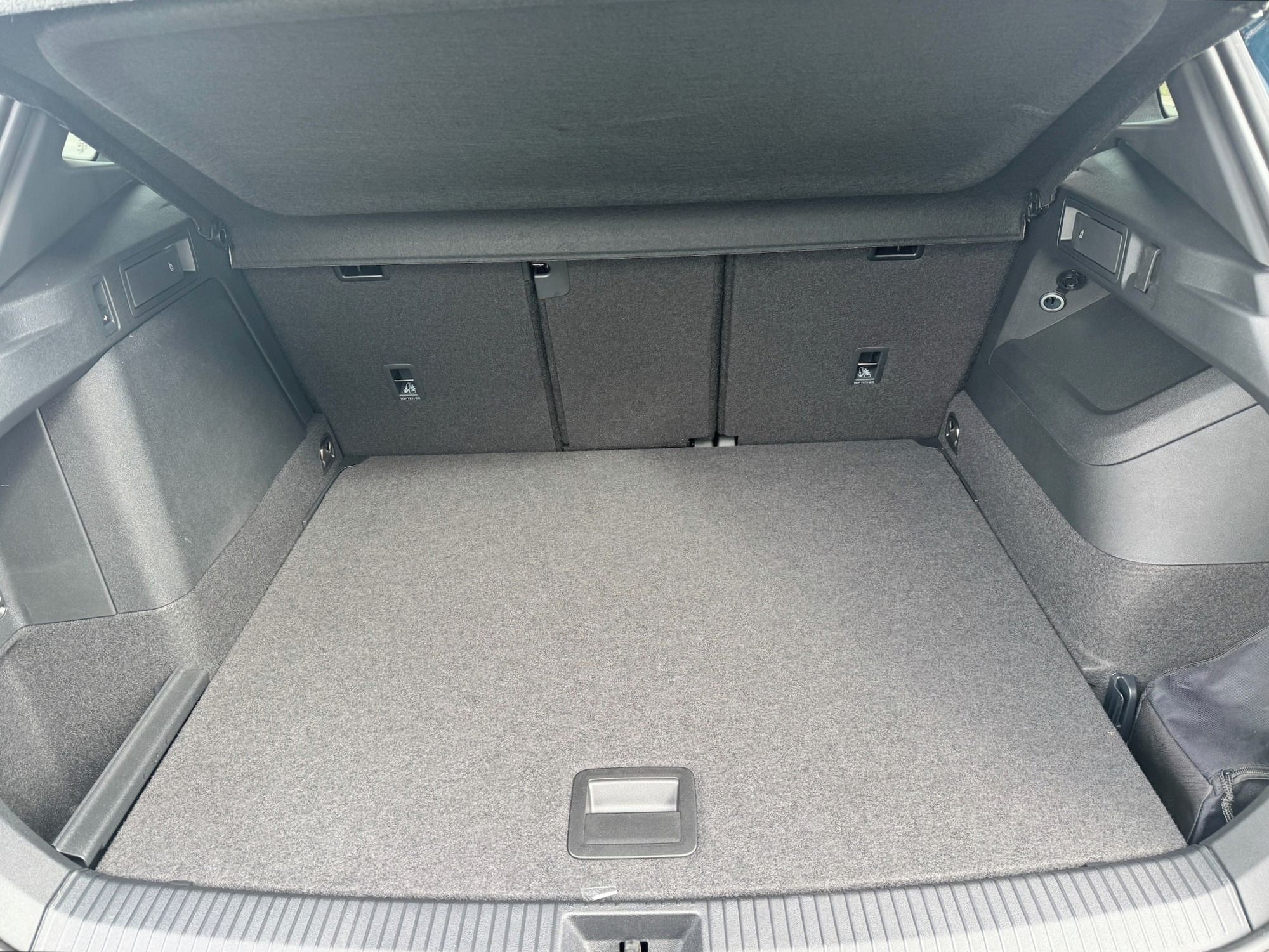 Volkswagen Tiguan, R-Line People 200kW e-Hybrid - fotka 6