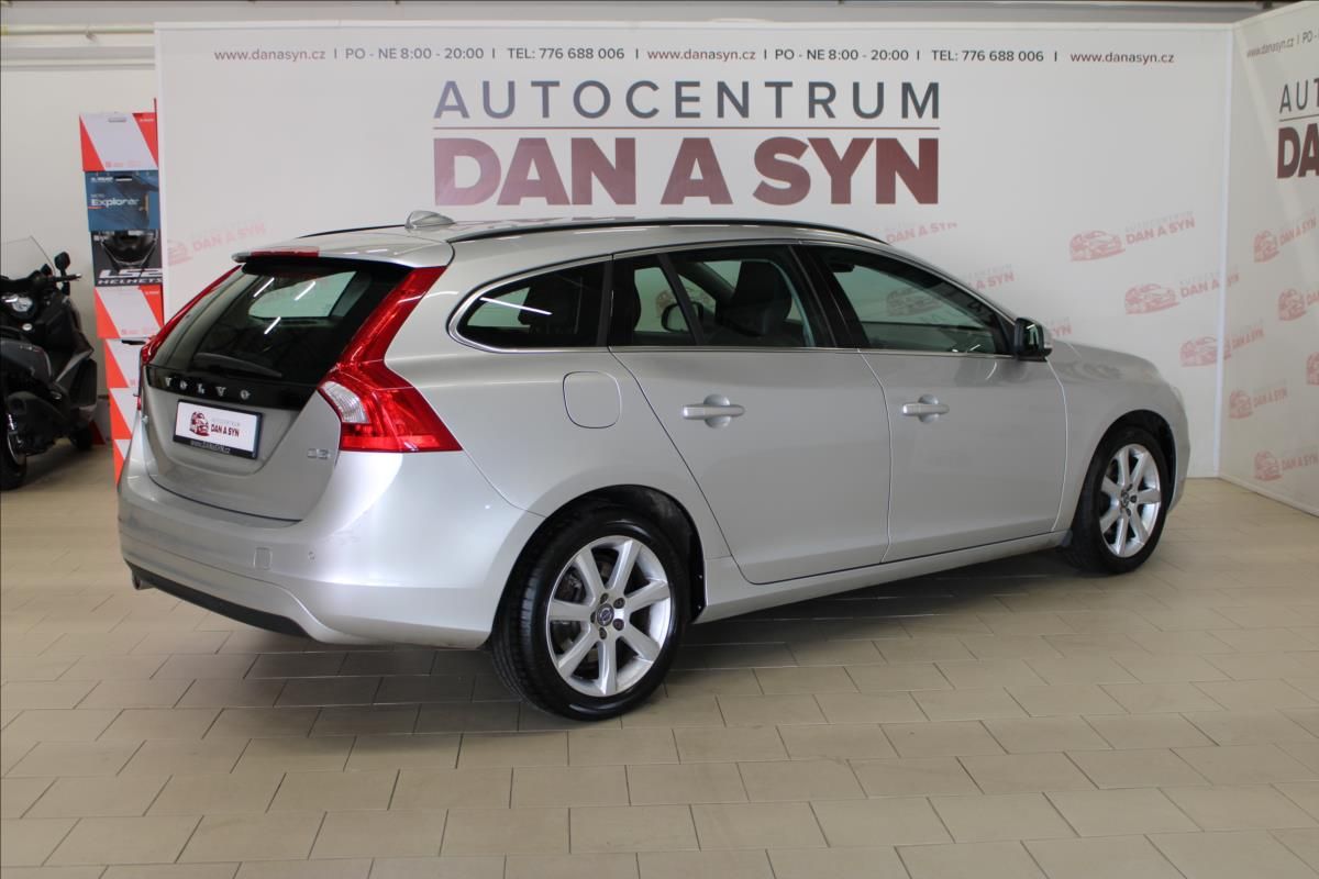 Volvo V60, 2,0 D3 Geartronic Momentum - fotka 4
