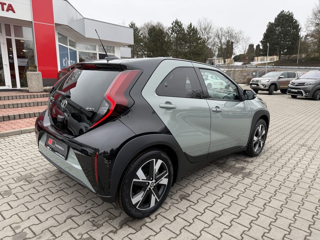 Toyota Aygo, 1.5 Hybrid MC26 Style Smart - fotka 6