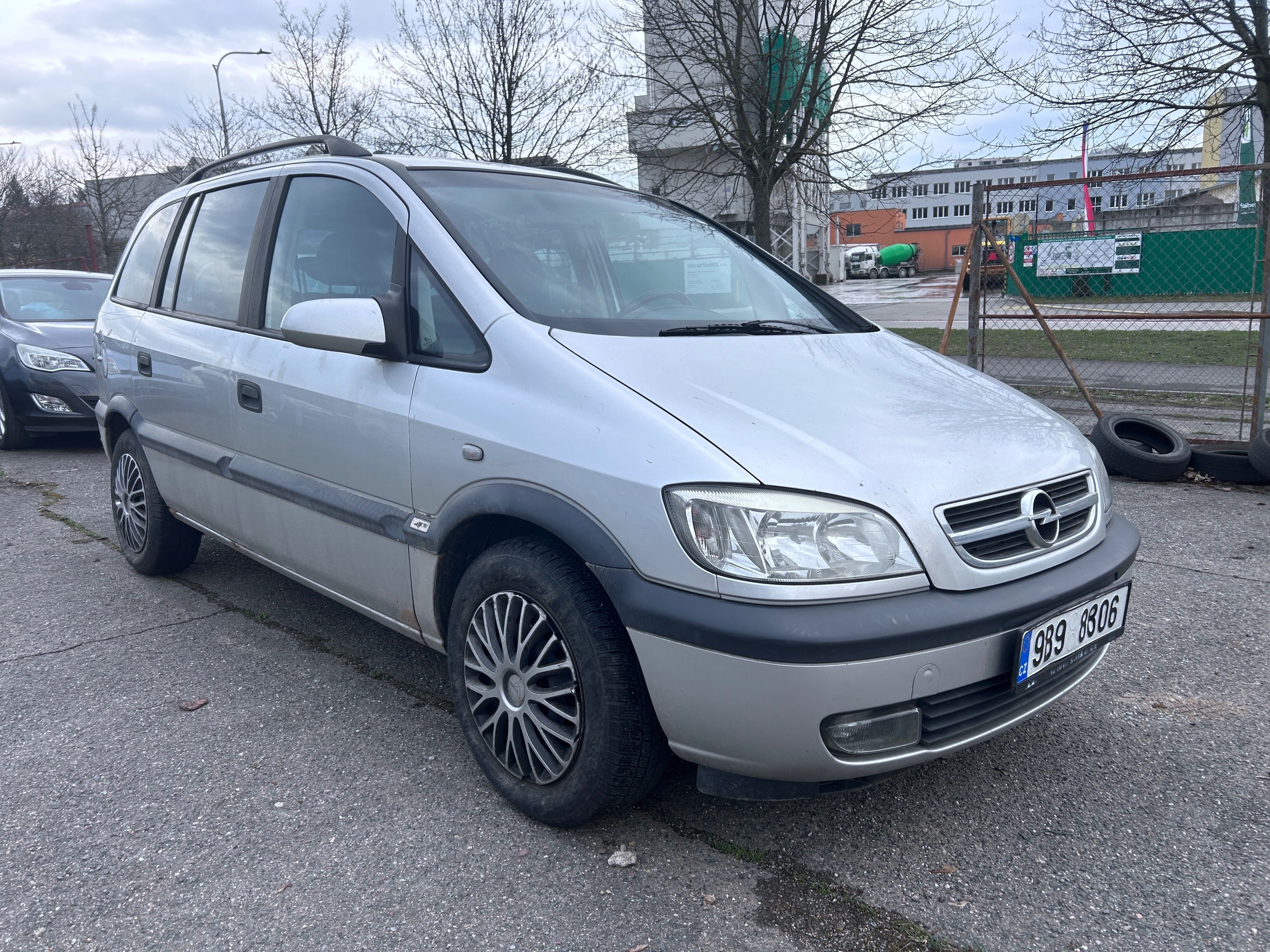 Opel Zafira, 1,8 16V, 7 míst - fotka 3
