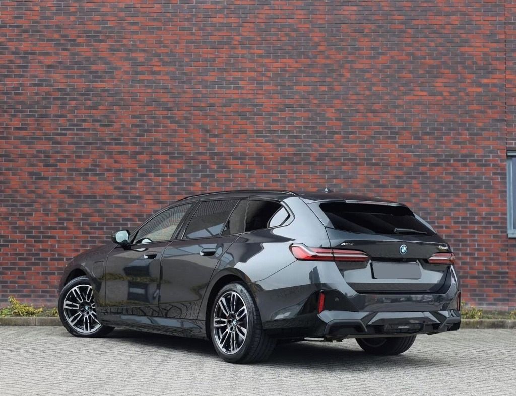 BMW Řada 5, 550 e Touring xDrive M Sport - fotka 2