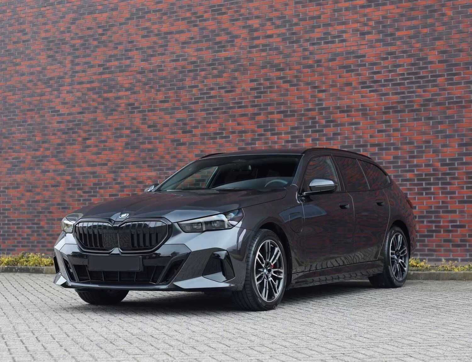 BMW Řada 5, 550 e Touring xDrive M Sport