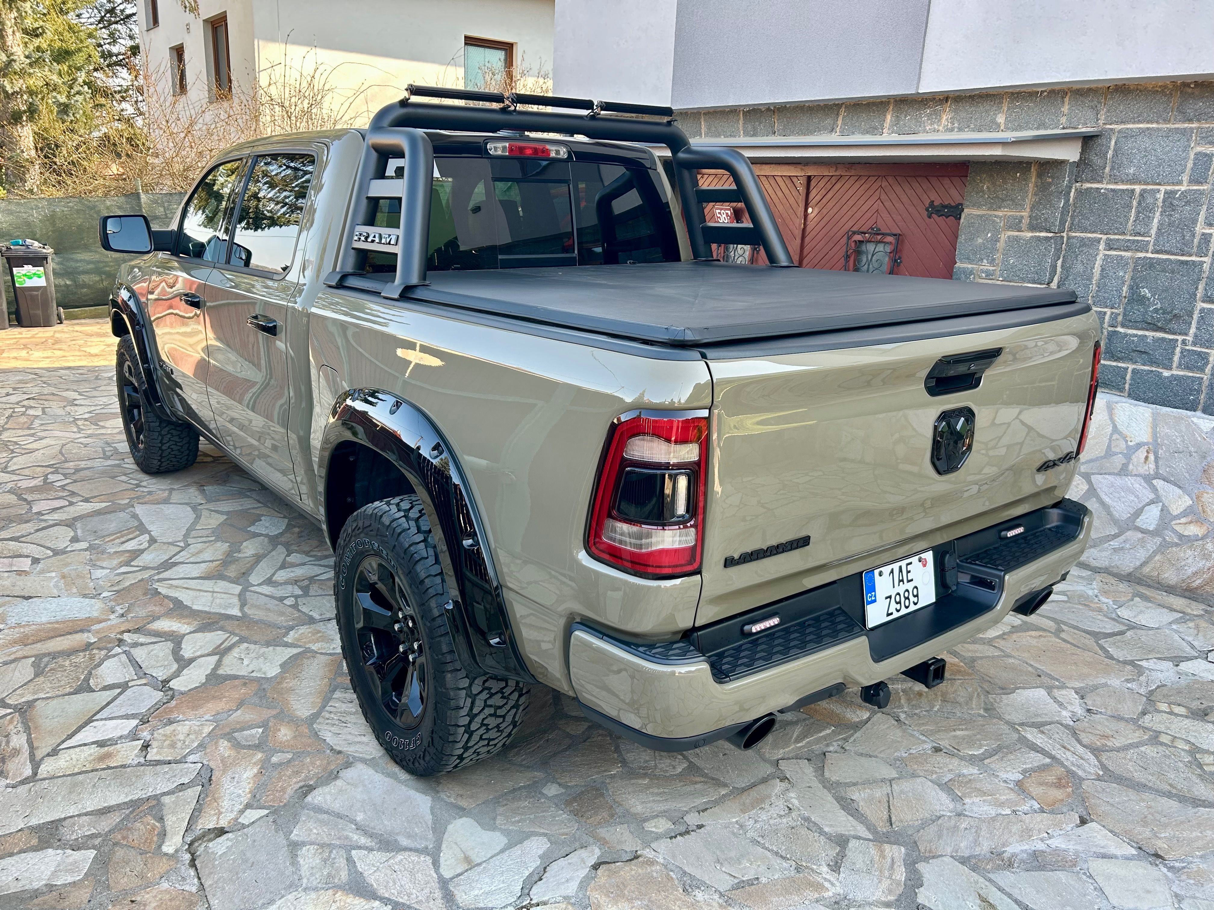 RAM 1500, 5.7 HEMI, Laramie, 4x4 - fotka 6