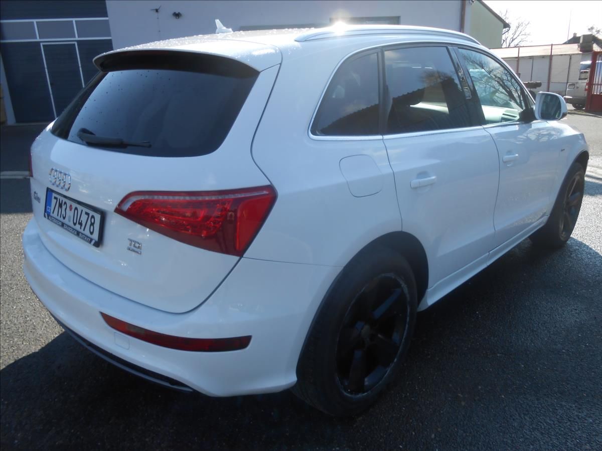 Audi Q5, 2,0 TDi 125Kw S line - fotka 6