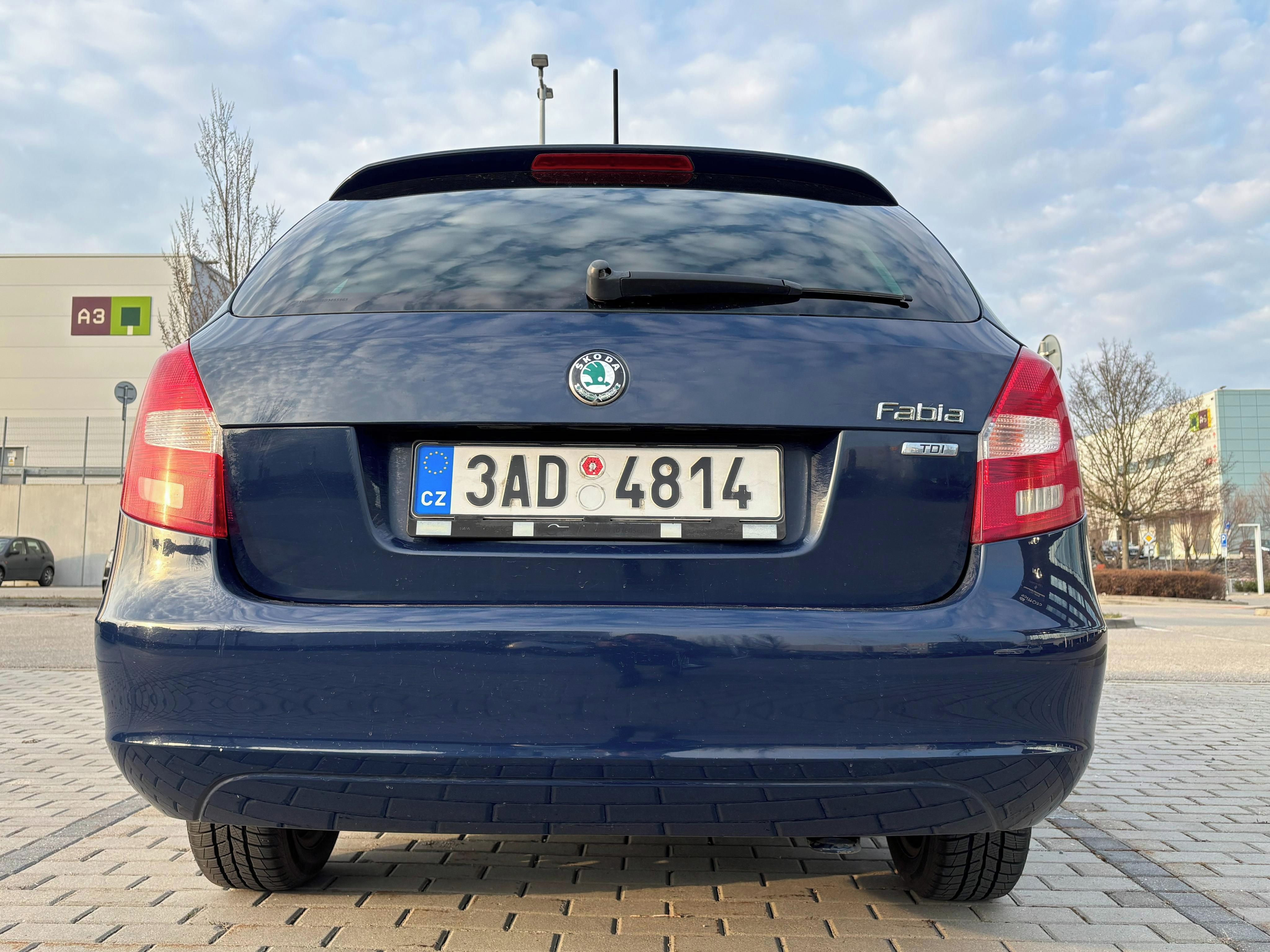 Škoda Fabia, 1,6 TDI 55 kW - serviska - fotka 3