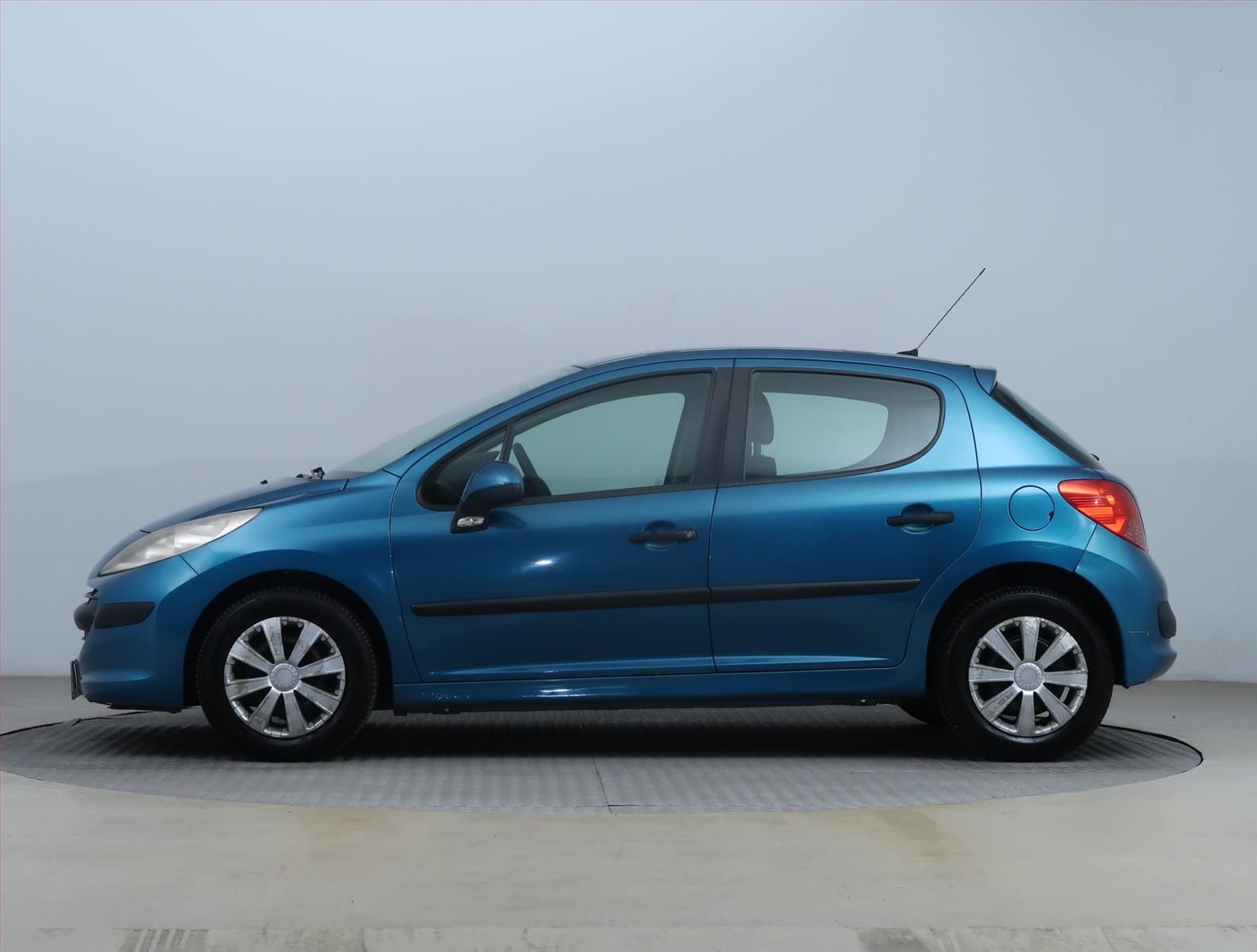 Peugeot 207, 1.4 16V, Klima, zamluveno - fotka 3