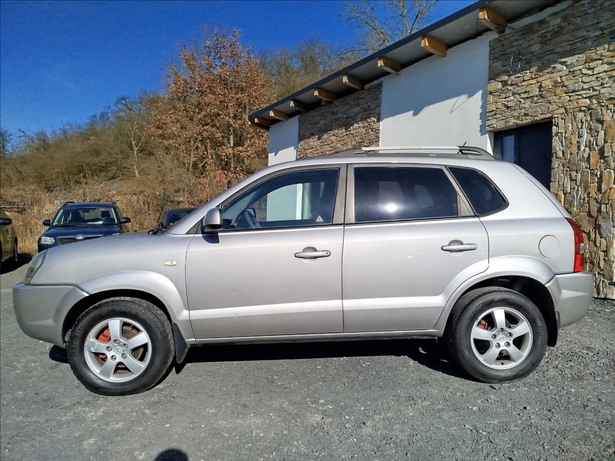 Hyundai Tucson, 2,0 i 104kW, BOHATÁ VÝBAVA - fotka 3
