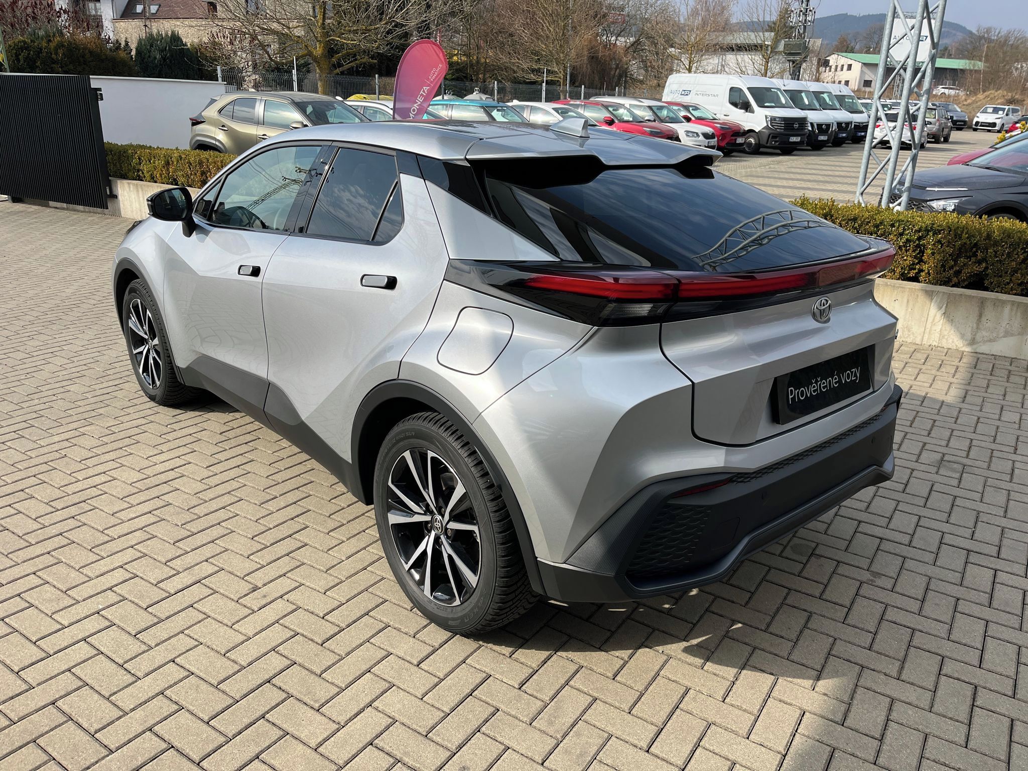 Toyota C-HR, 2.0 Hybrid e-CVT Style - fotka 4