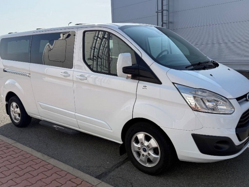 Ford Tourneo Custom, L2H1, ČR, 8 míst, DPH