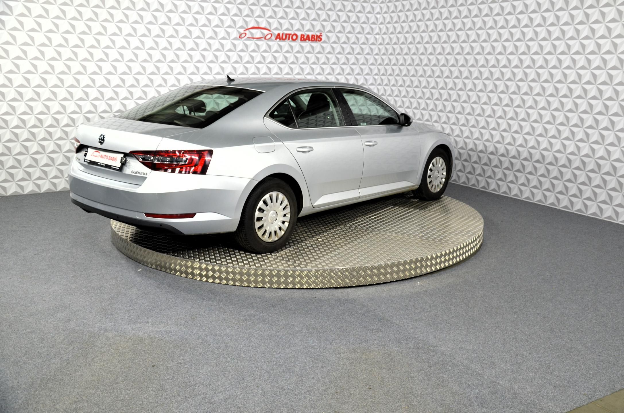 Škoda Superb, 2.0TDi 110kw Ambition - fotka 6