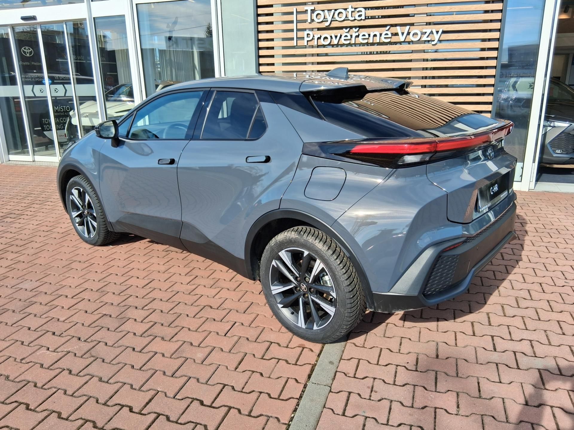 Toyota C-HR, 2,0 PHEV 4X2 STYLE - fotka 5