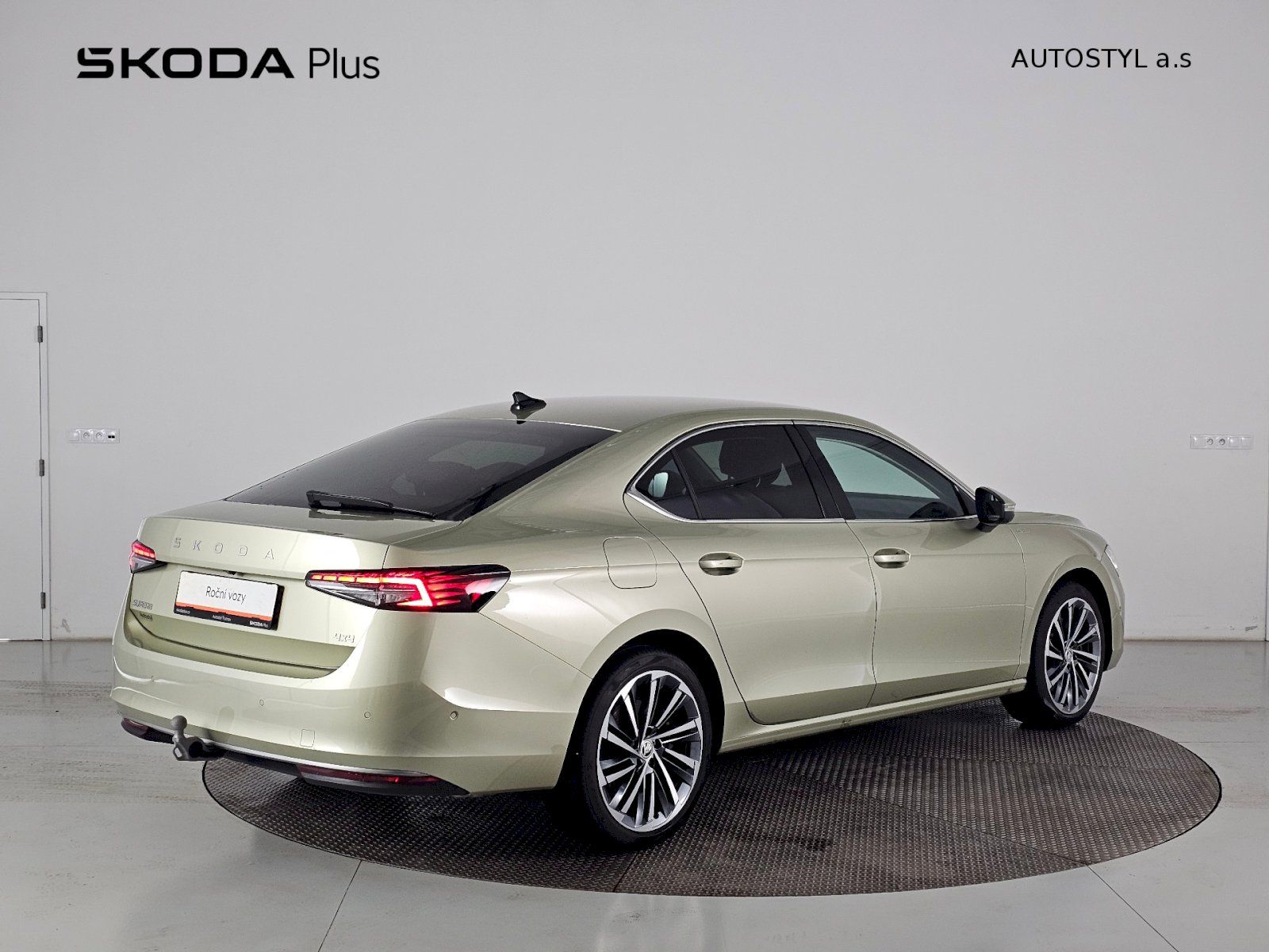 Škoda Superb, 2.0TSI 195kW 4x4 DSG LAURIN A - fotka 2