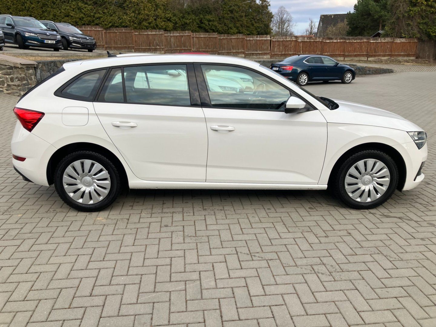 Škoda Scala, 1.0TSI 70kW AMBITION NOVÉ V ČR - fotka 4