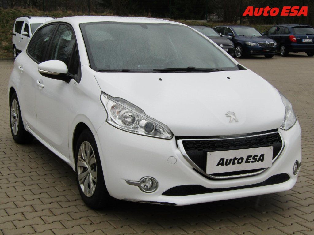 Peugeot 208, 1.2i,1.maj,ČR,AC,temp