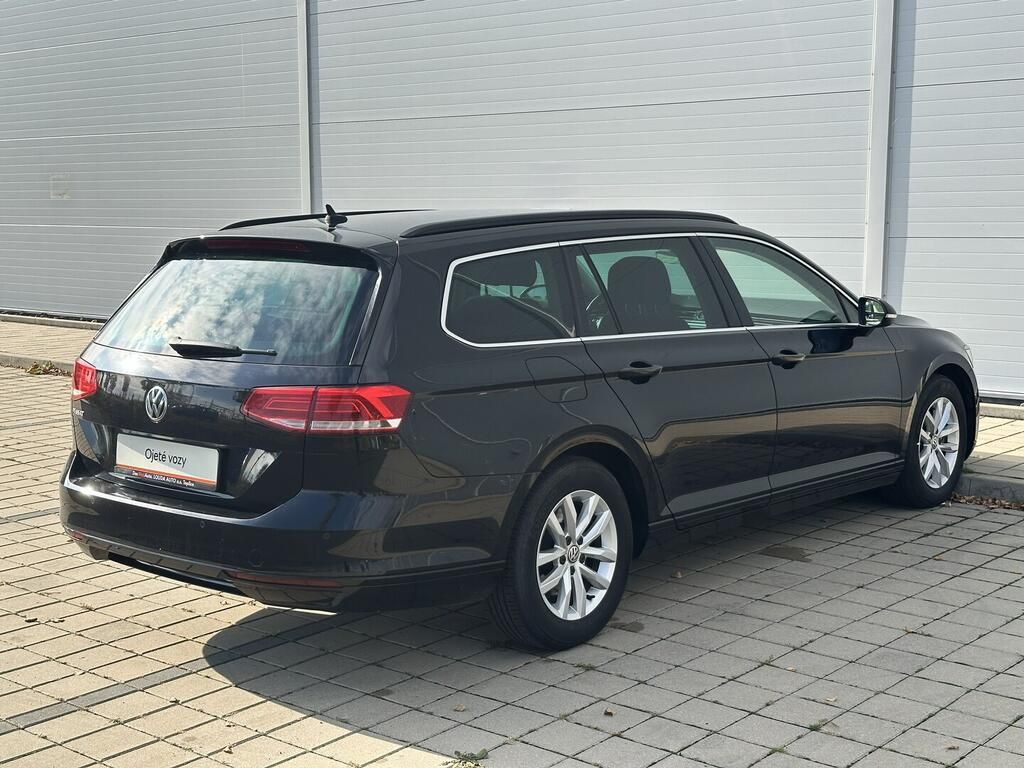 Volkswagen Passat, Comfortline 2.0 TDI 110 kW - fotka 5