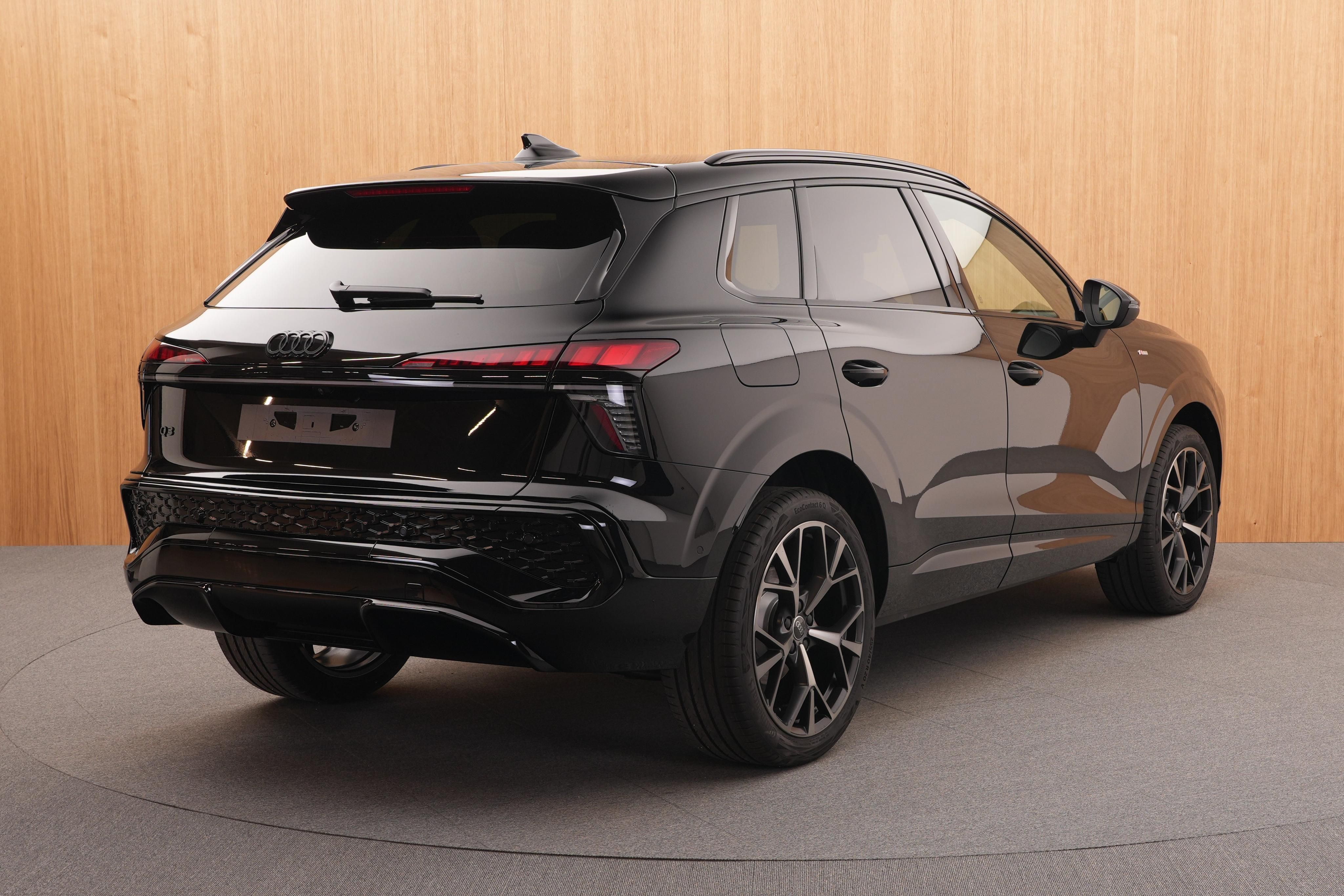 Audi Q3, S line  35 TFSI 110 kW - fotka 4