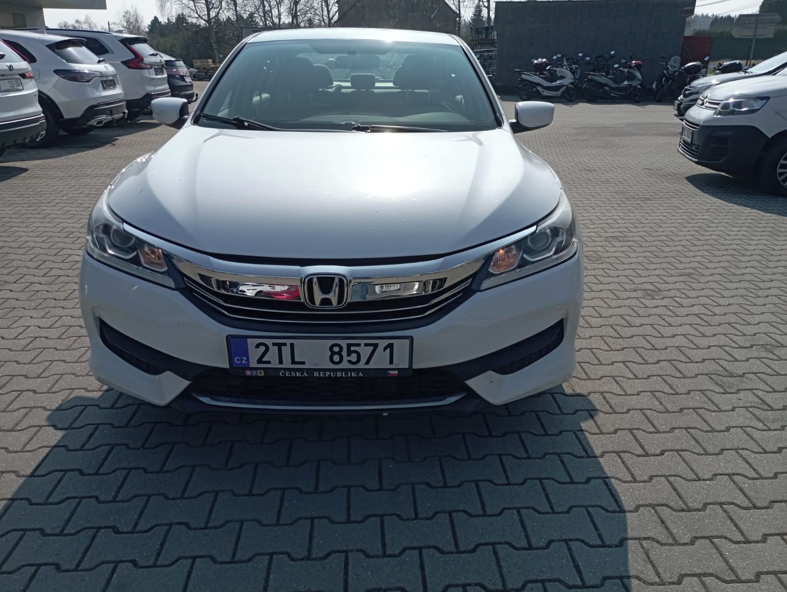 Honda Accord, 4D 2,4I-VTEC - fotka 4