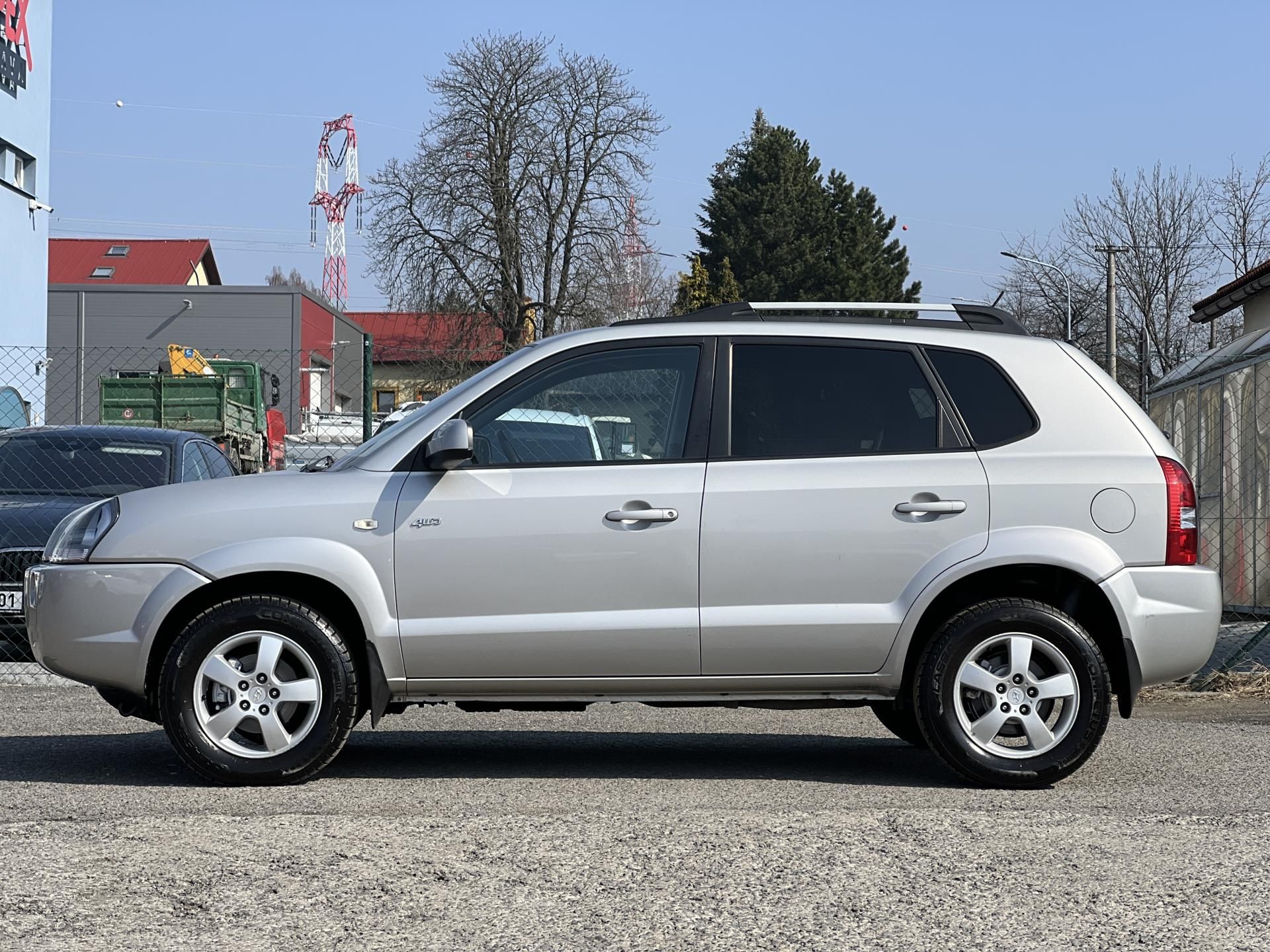 Hyundai Tucson, 2.0CRDi 4x4 KLIMATIZACE ALU - fotka 4