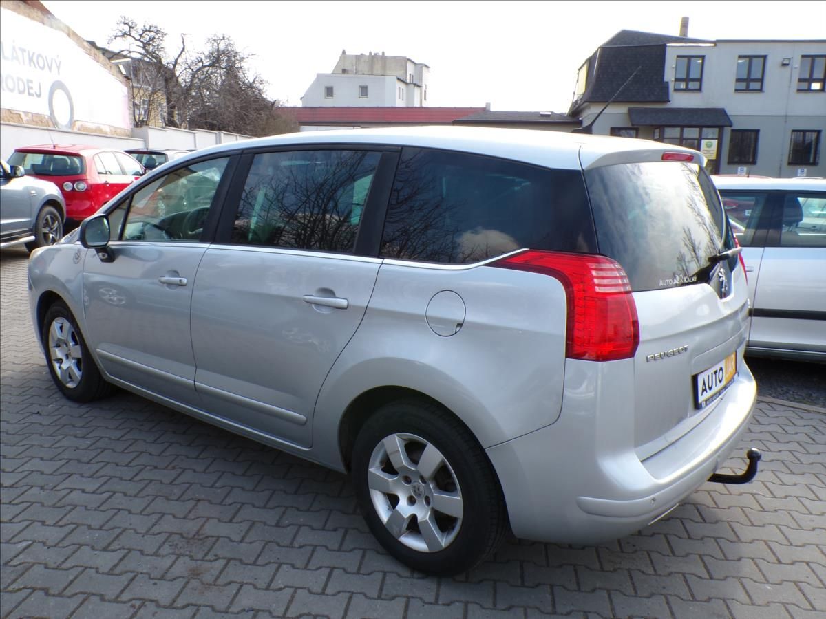 Peugeot 5008, 1,6 HDi  7.MÍST,TAŽ.ZAŘ. - fotka 6