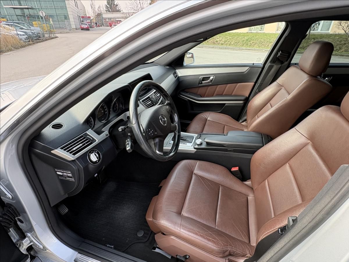 Mercedes-Benz Třídy E, 2,2 250CDi AVG,Xenon,Šíbr,Kůže - fotka 3