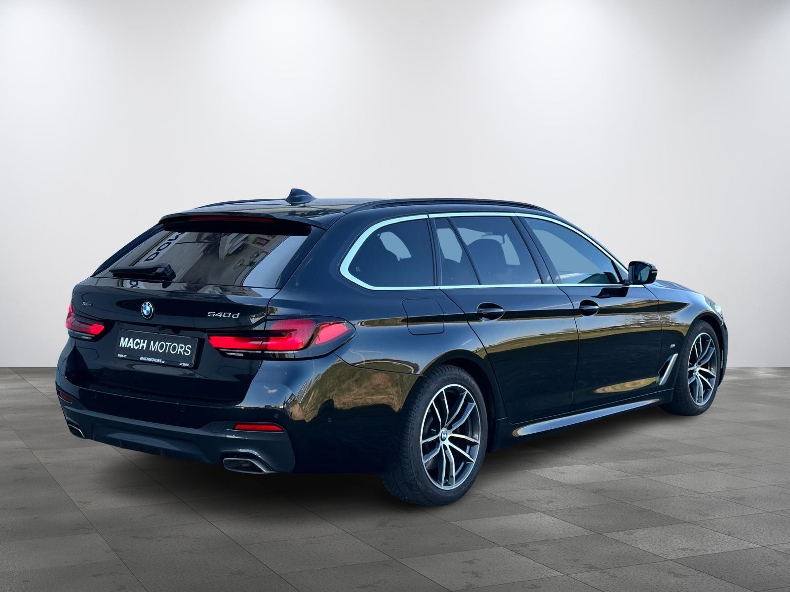BMW Řada 5, 540D xDrive M-Sport, SoftClose - fotka 3