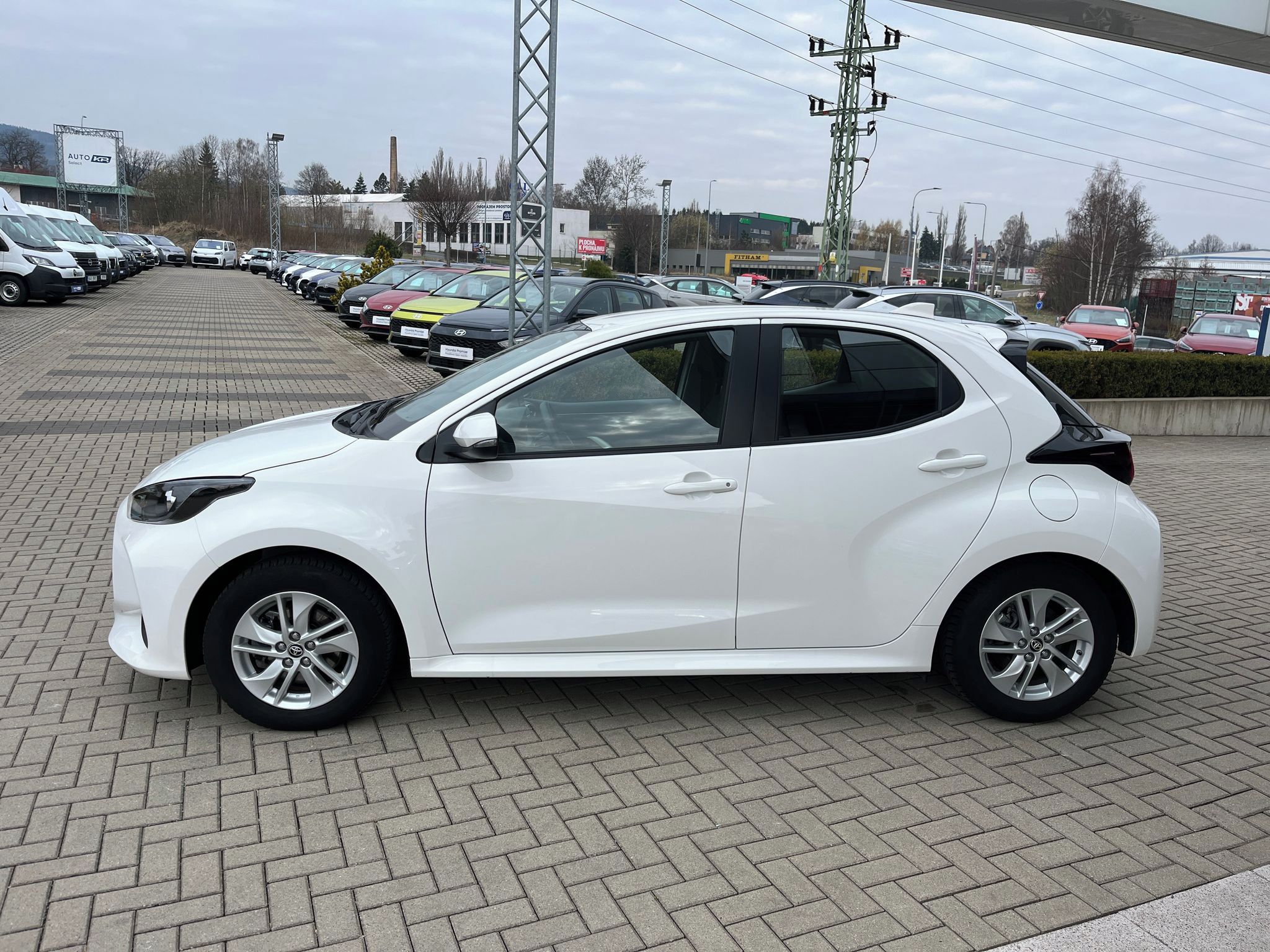 Toyota Yaris, 1.5 Hybrid e-CVT Comfort - fotka 3