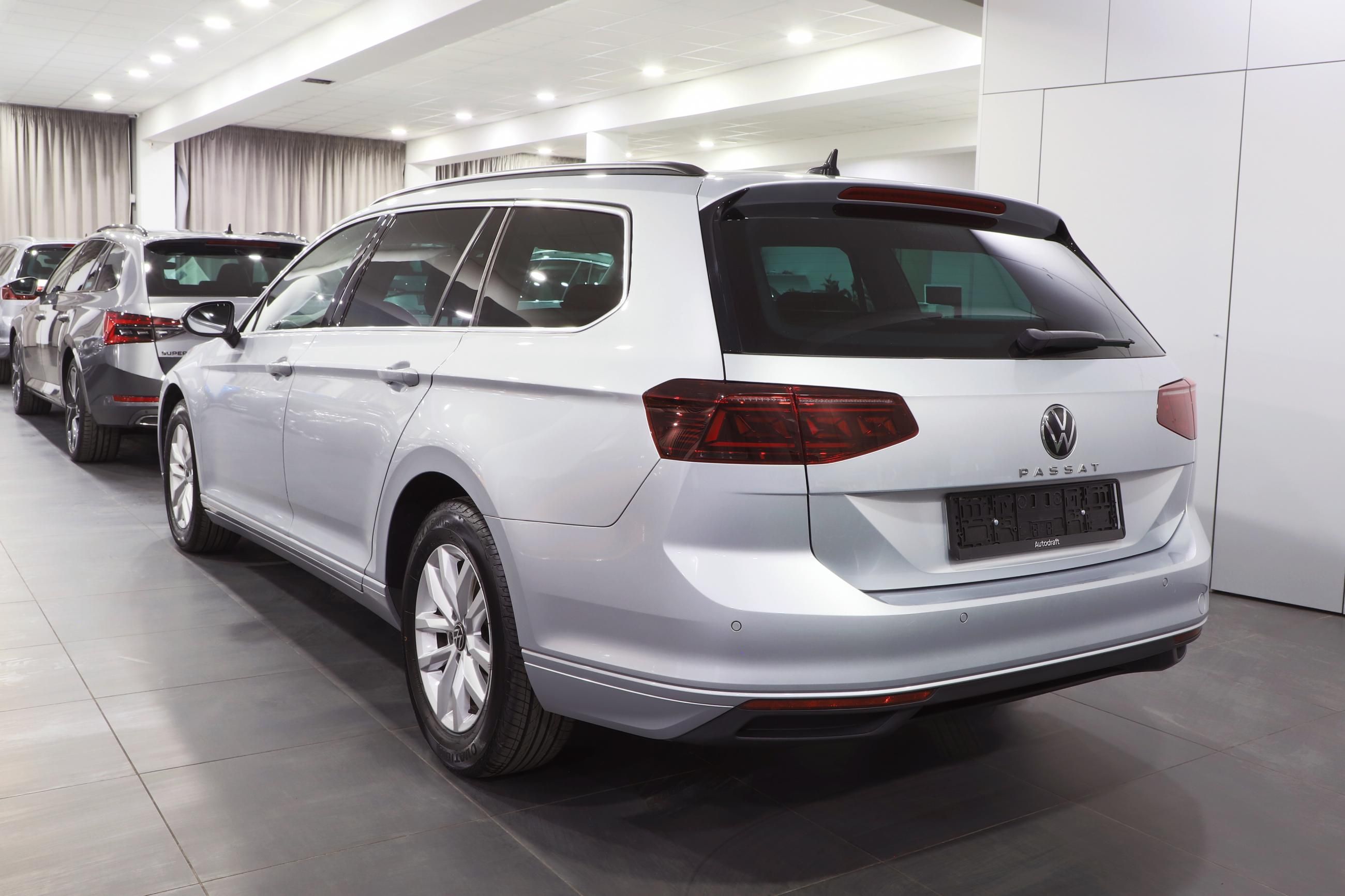 Volkswagen Passat Variant, 2.0 TDI 110kW DSG / Matrix - fotka 4