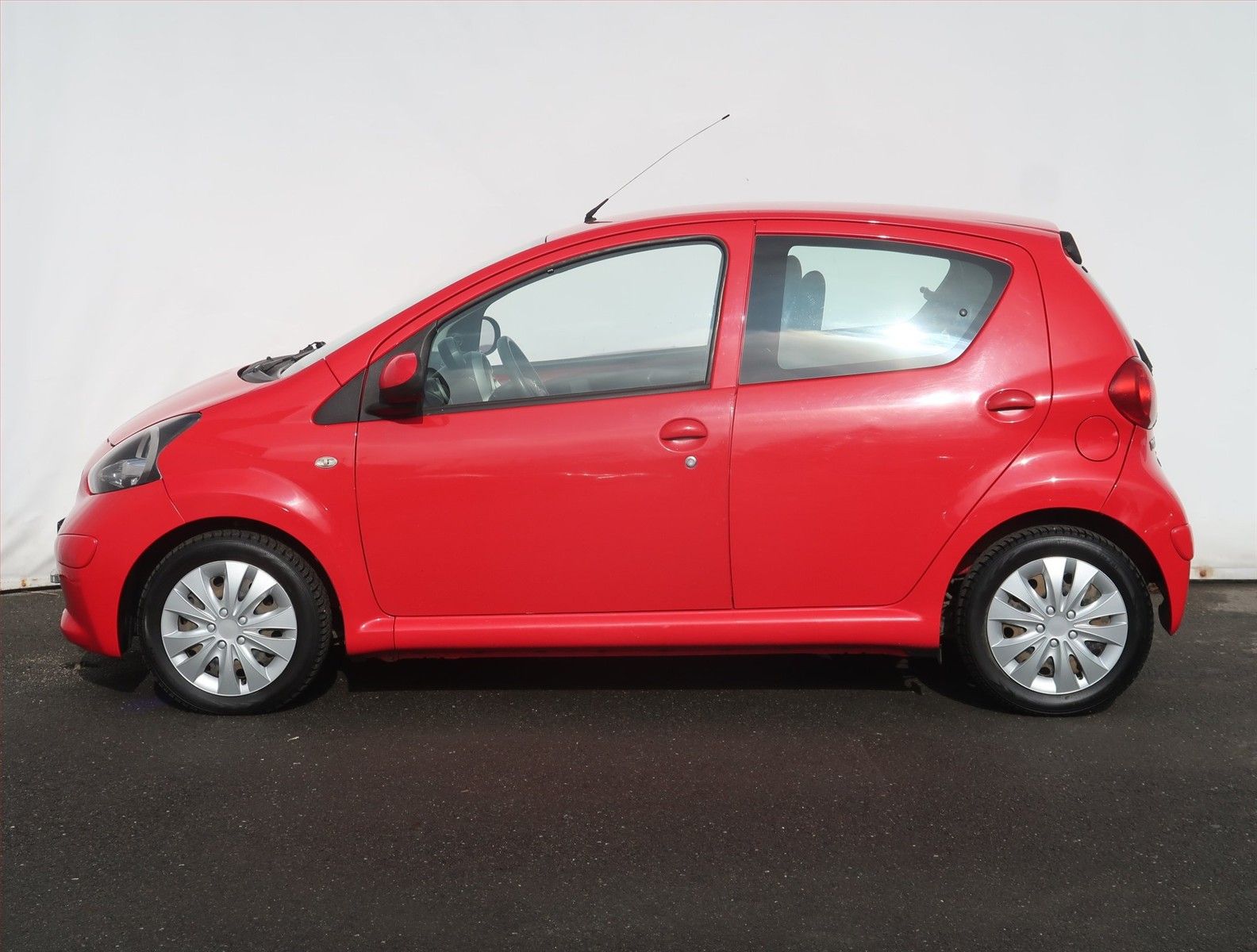 Toyota Aygo, 1.4 D-4D, NOVÁ CENA, rezervace - fotka 3