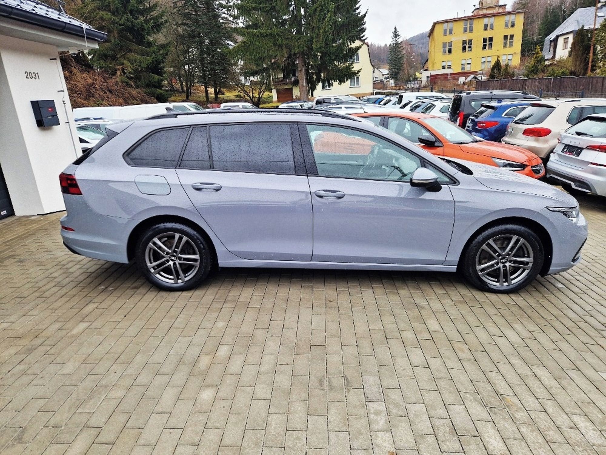Volkswagen Golf, 2.0 TDi (110 kW), plný servis - fotka 6