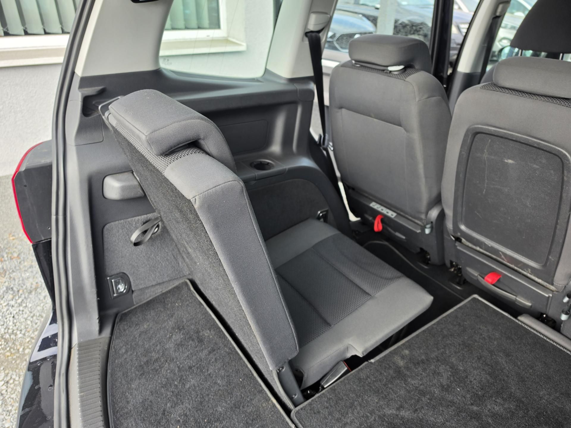 Volkswagen Touran, 1.6 TDI 7MIST DSG - fotka 6