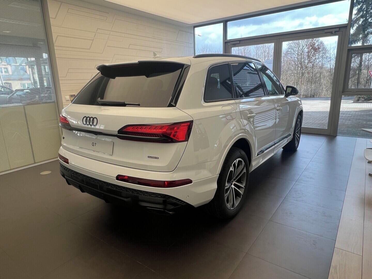 Audi Q7, SUV S line TDI quattro 210 kW - fotka 3