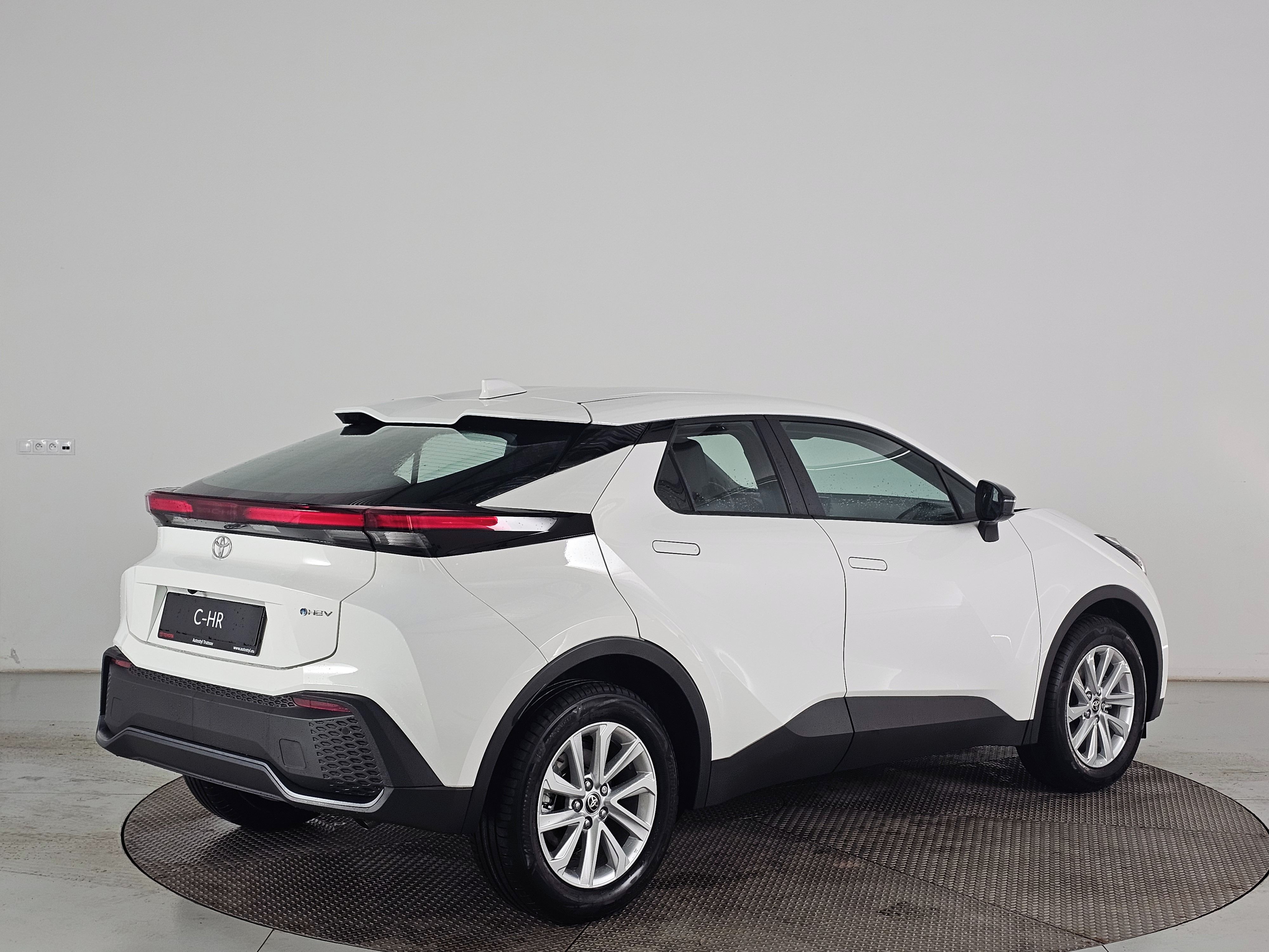 Toyota C-HR, 1.8HEV 140k COMFORT 2x4 - fotka 2