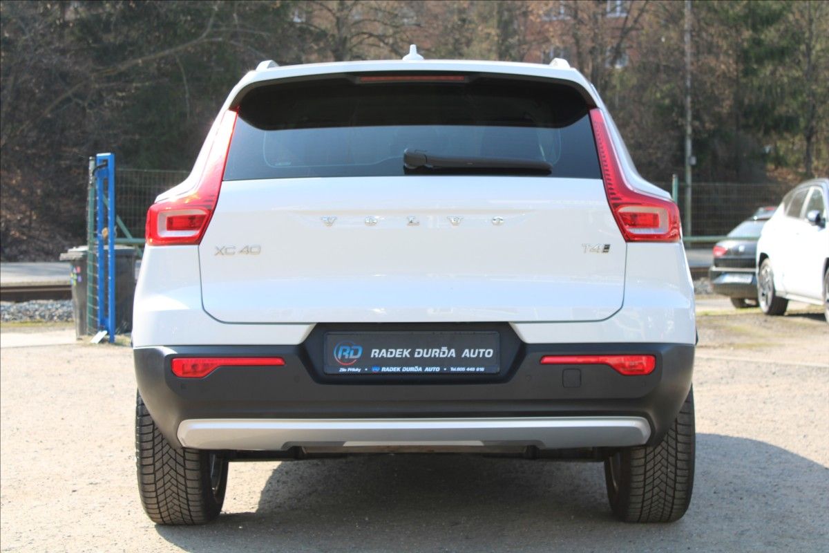Volvo XC40, 2,0 T4  1MAJ,4x4,MOMENTUM PRO - fotka 6