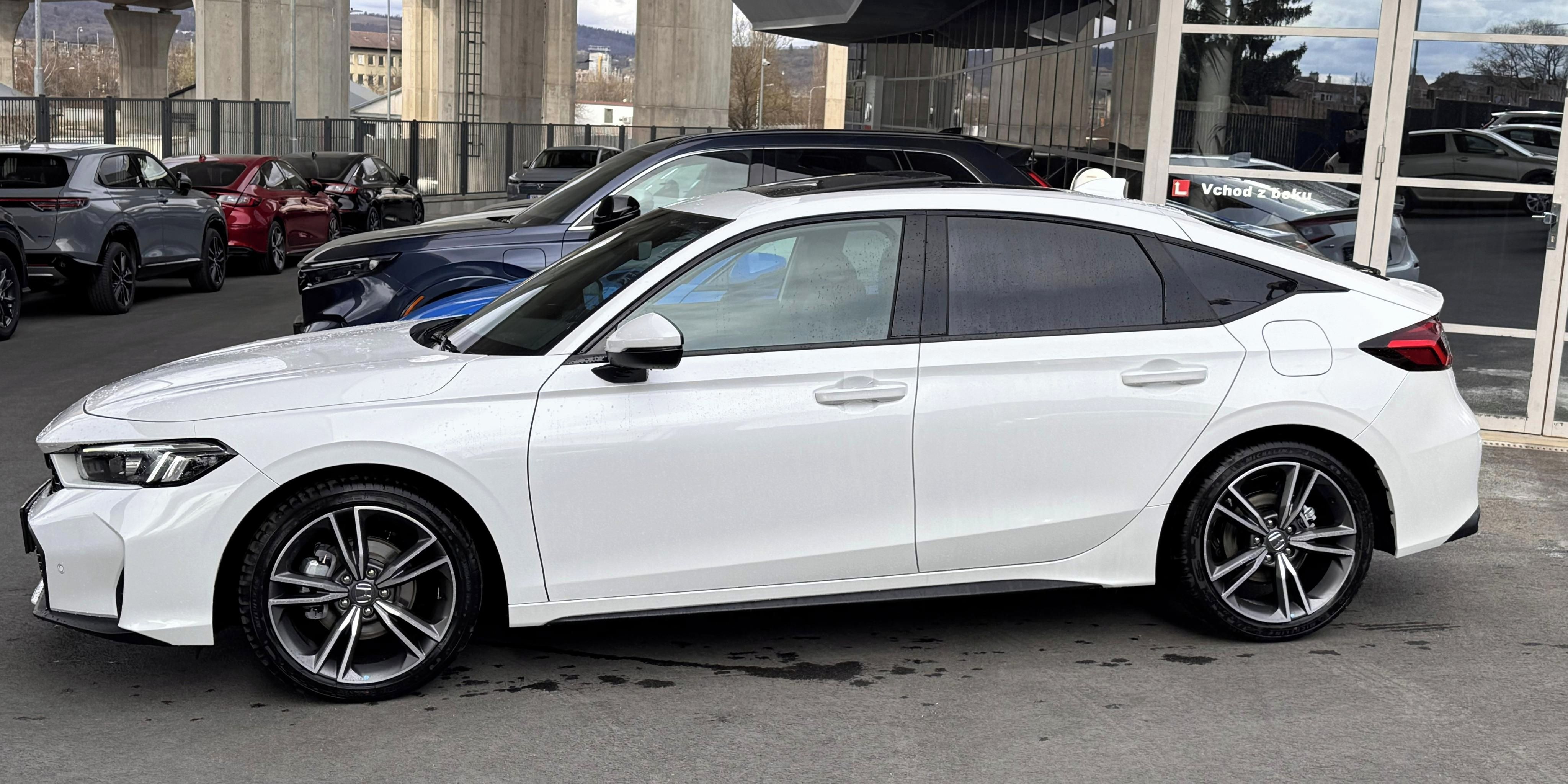 Honda Civic, 2.0e:HEV Advance - fotka 5