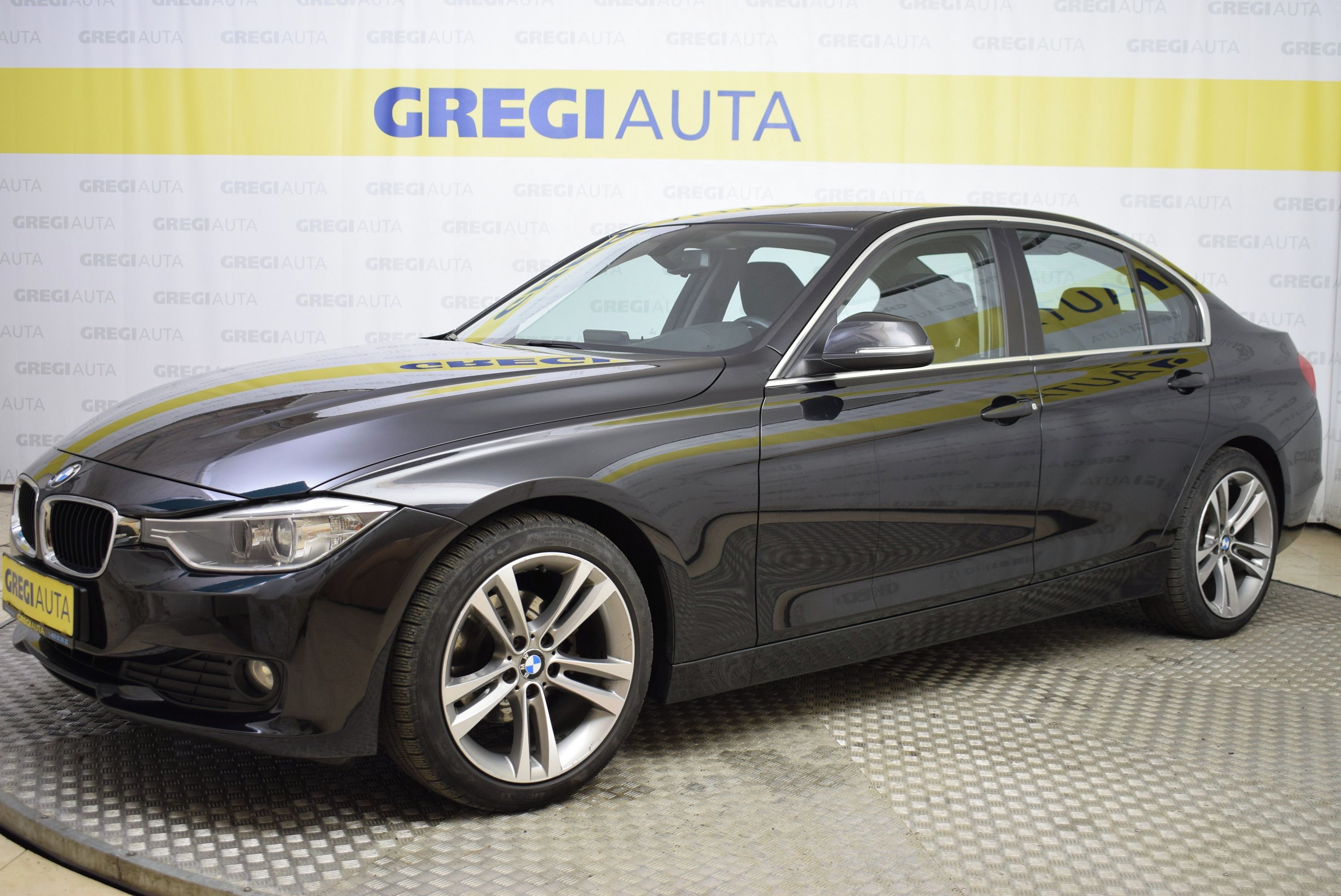 BMW Řada 3, 1,6 320i PO VELKÉM SERVISU - fotka 2