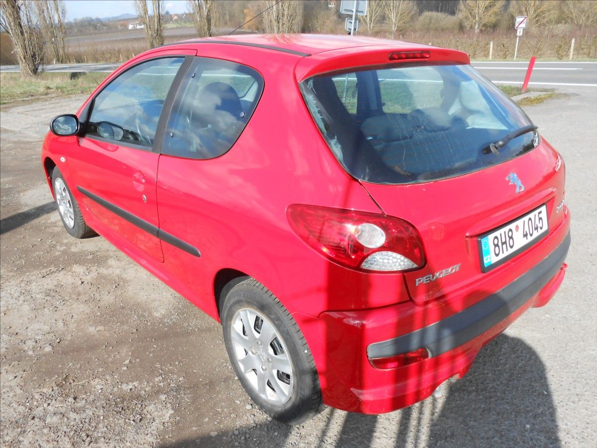 Peugeot 206, 1,1 i 44 kW PLUS Serviska - fotka 5