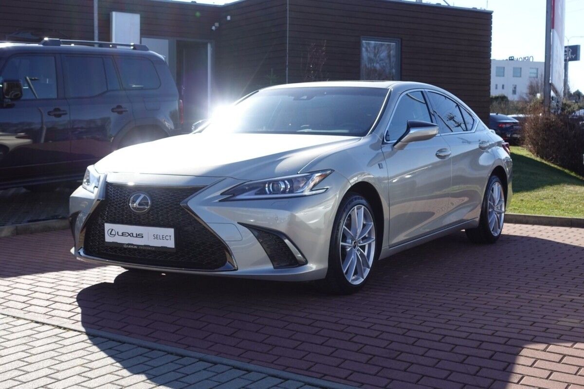 Lexus ES 300h, F-Sport - fotka 2