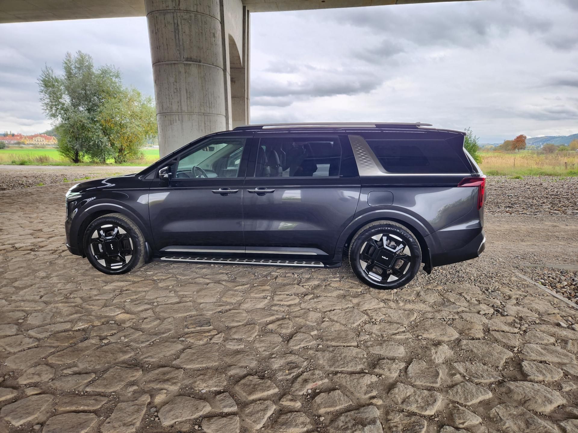 Kia Carnival, 2.2-NOVÝ MODEL-7míst - fotka 2