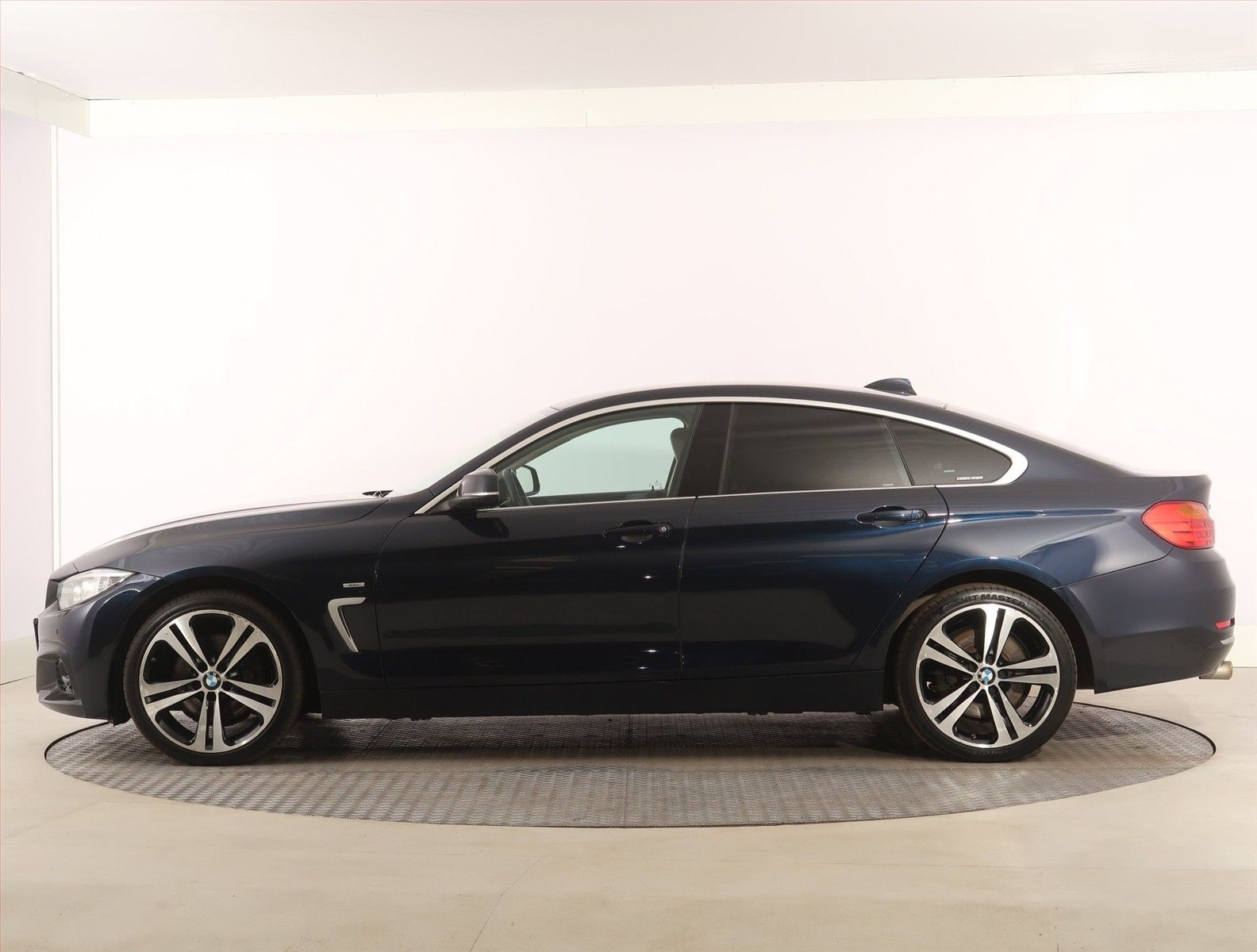 BMW Řada 4, 430d xDrive Gran Coupé , 4X4 - fotka 3