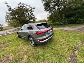 Audi Etron 55 - 300kW, baterie