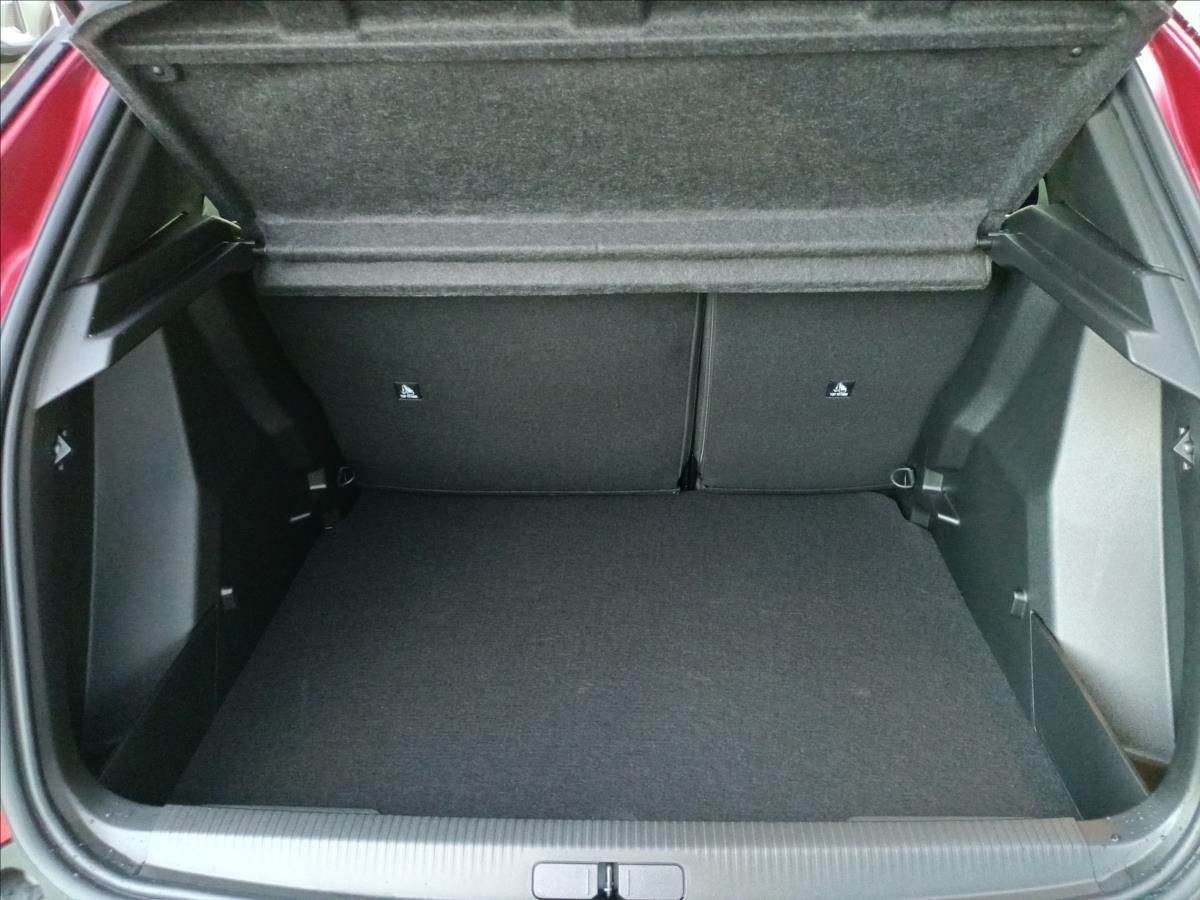 Peugeot 2008, Allure 1.2 PureTech 100k MAN6 - fotka 6