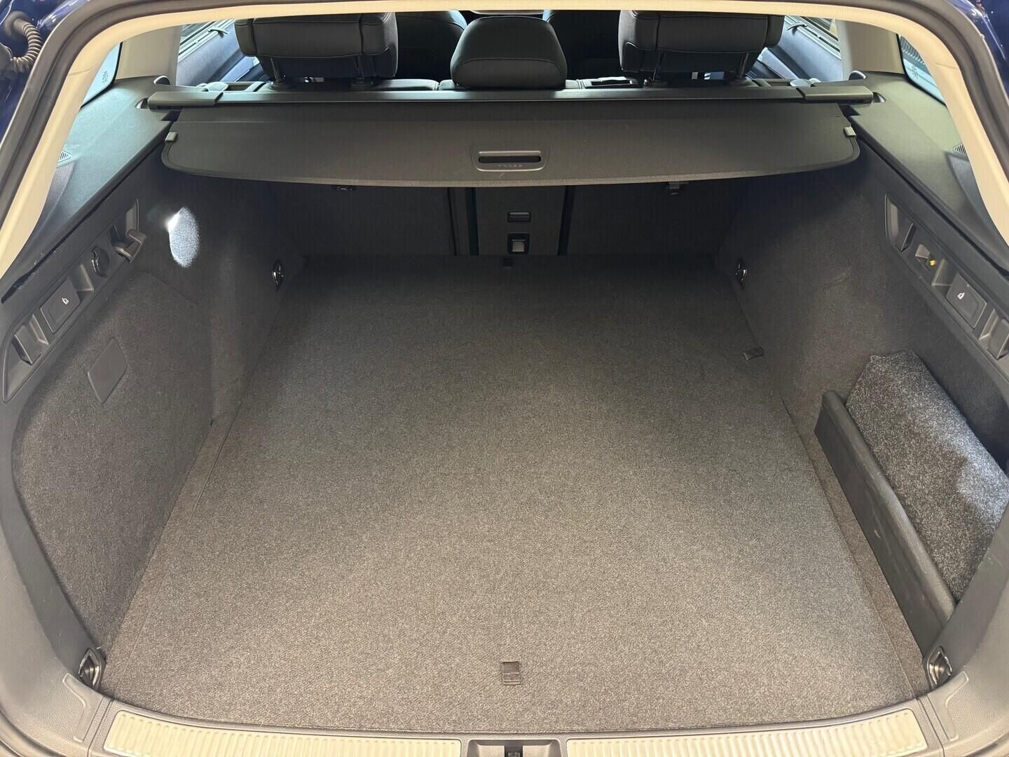 Škoda Superb, Combi  L&K  1,5 TSI 150 kW - fotka 6