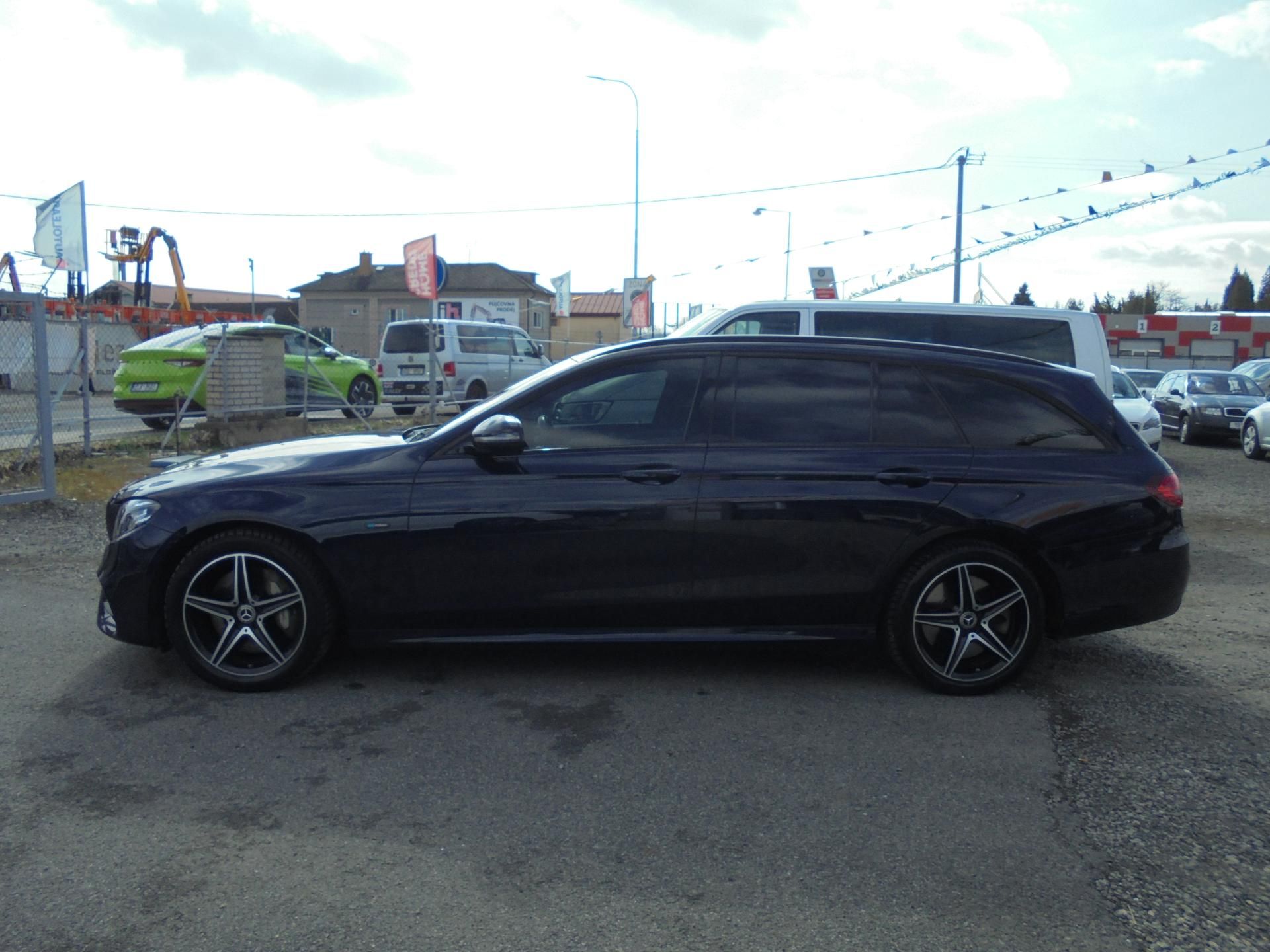 Mercedes-Benz Třídy E, 300 DE- HYBRID- SERVISKA - fotka 4