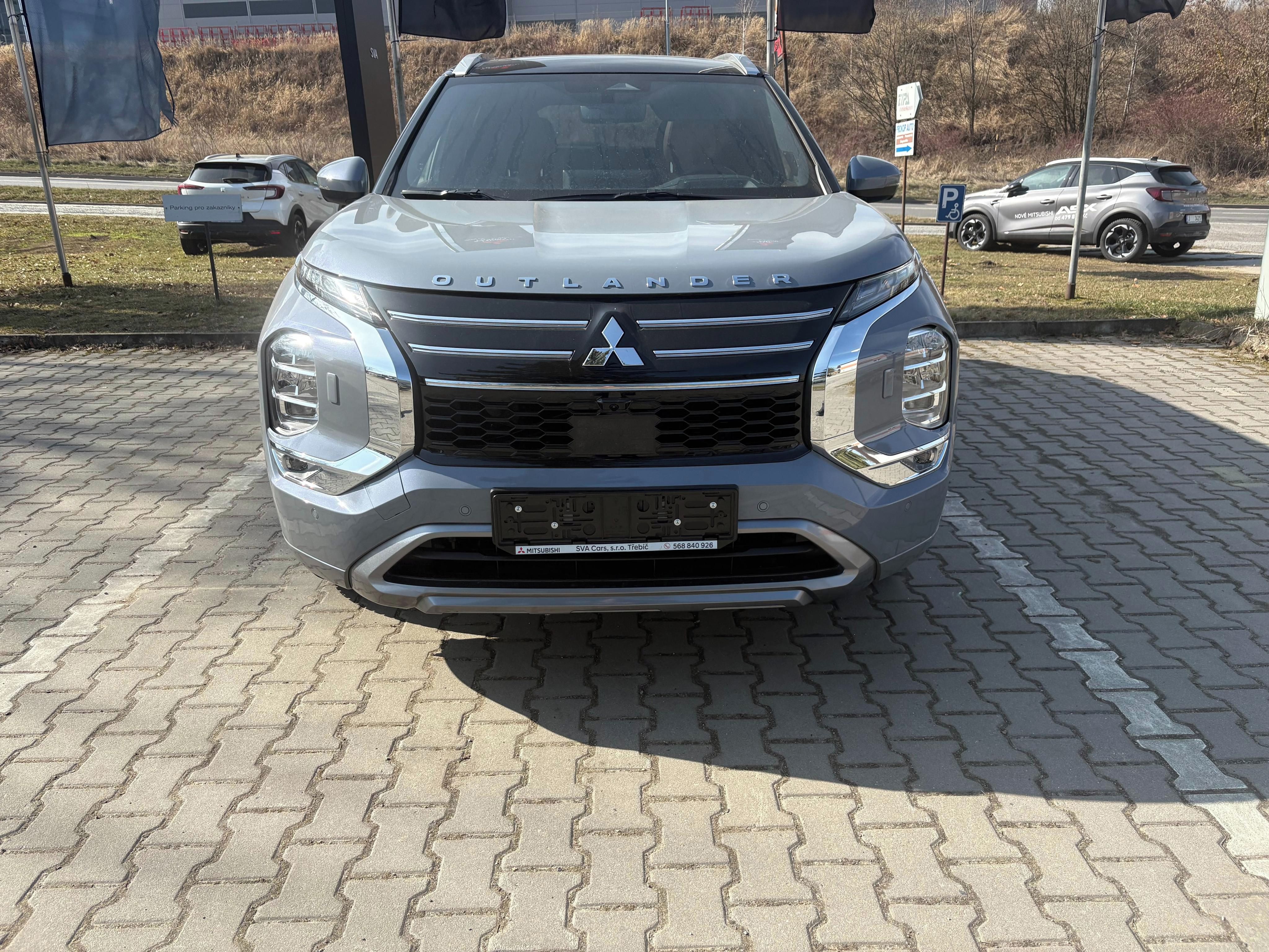 Mitsubishi Outlander, PHEV 4X4 INSTYLE+ AUTOMAT - fotka 2