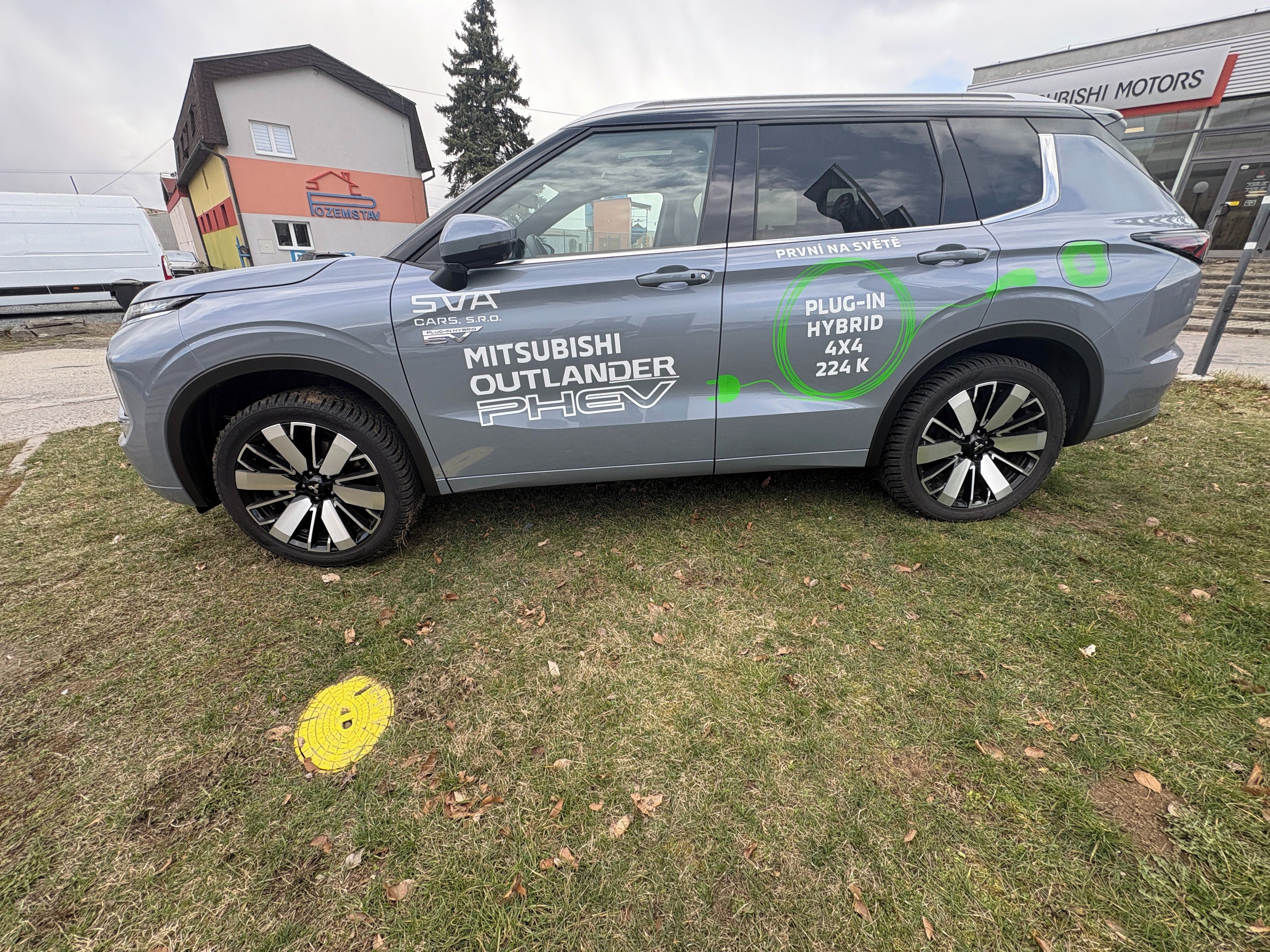 Mitsubishi Outlander, PHEV 4X4 INSTYLE+ AUTOMAT - fotka 4